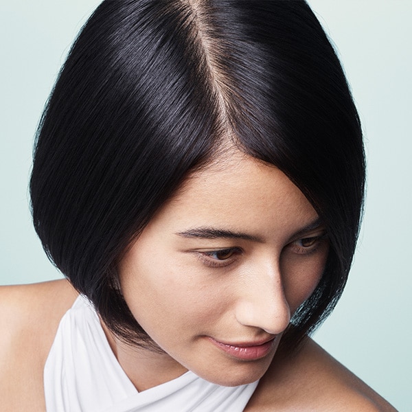 Trouvez un salon pour réserver votre service de séchage et de soin du cuir chevelu et des cheveux botanical repair